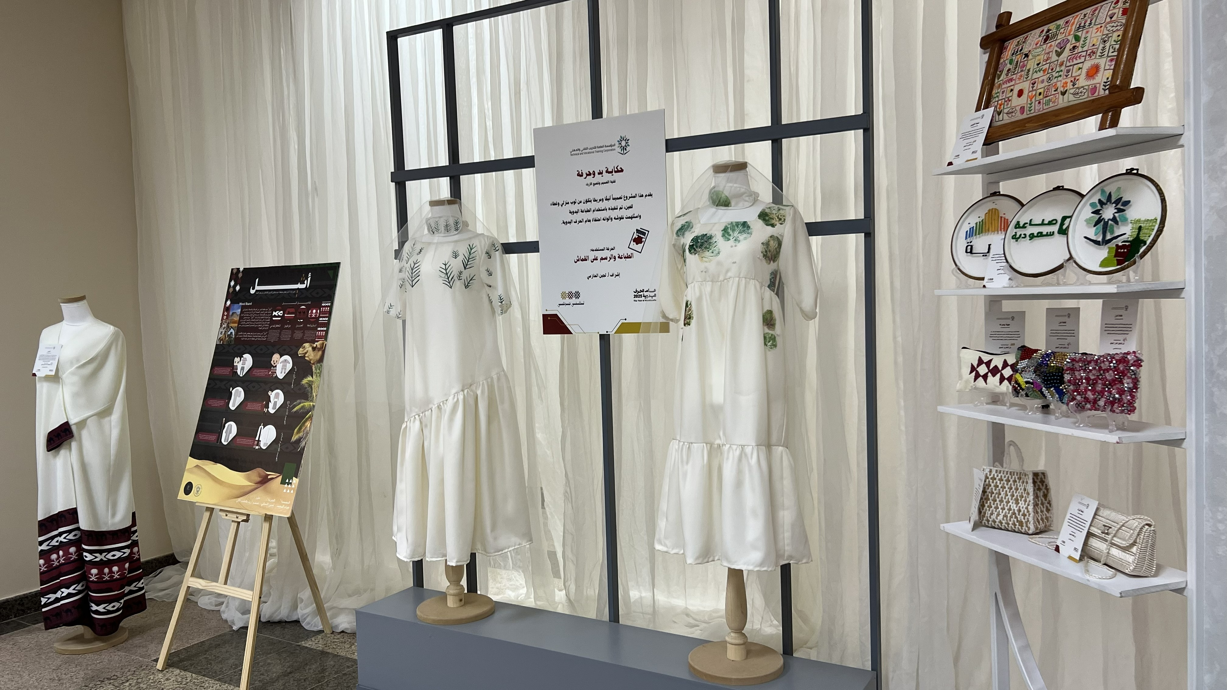 أحد أعمال متدربات الكلية7.jpeg